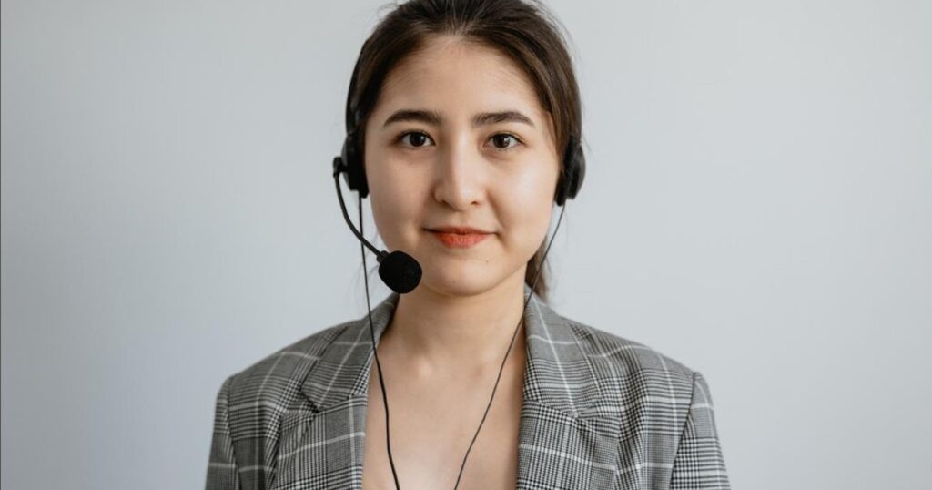 Experiencia del Cliente con Equipos Remotos Bilingües en Colombia